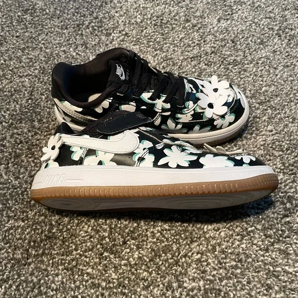 Nike Kids Black and White Floral Sneakers - Picture 7 of 7